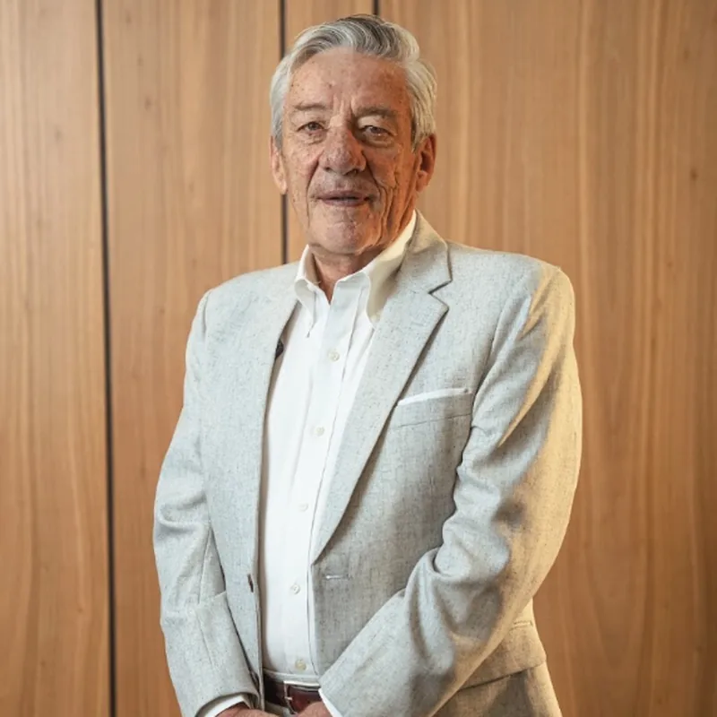 Dr. Fernando Serrano