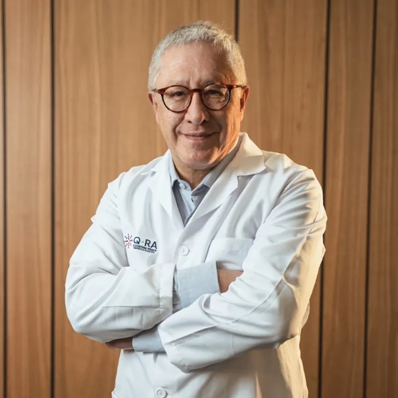 Dr. Hernán Lupera